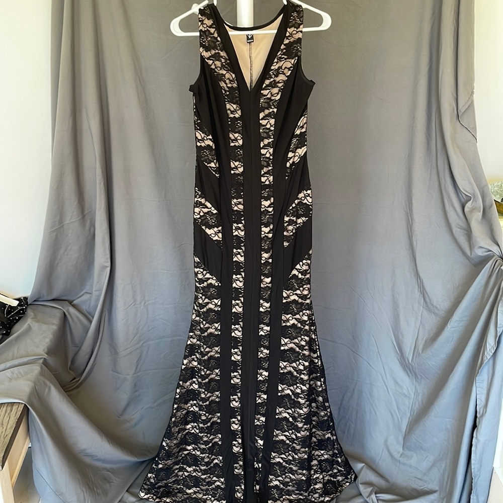 Windsor- black/nude mermaid fit dress